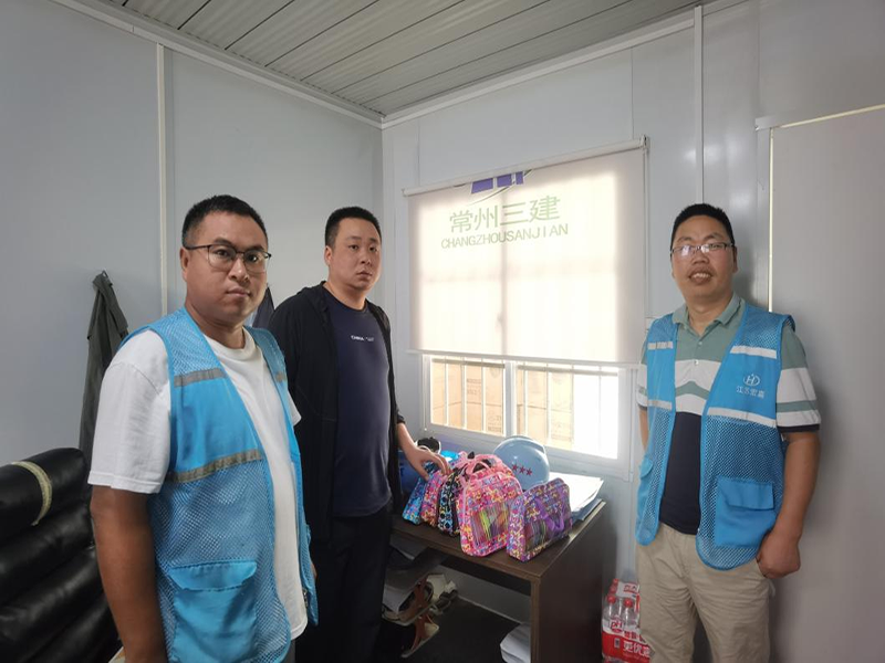 高溫慰問送清涼,真情關懷暖人心-江蘇宏嘉工程項目管理有限公司開展夏季現(xiàn)場高溫慰問活動